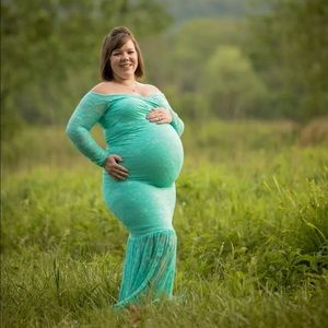 Sew Trendy maternity L marilyn in teal photoshoot